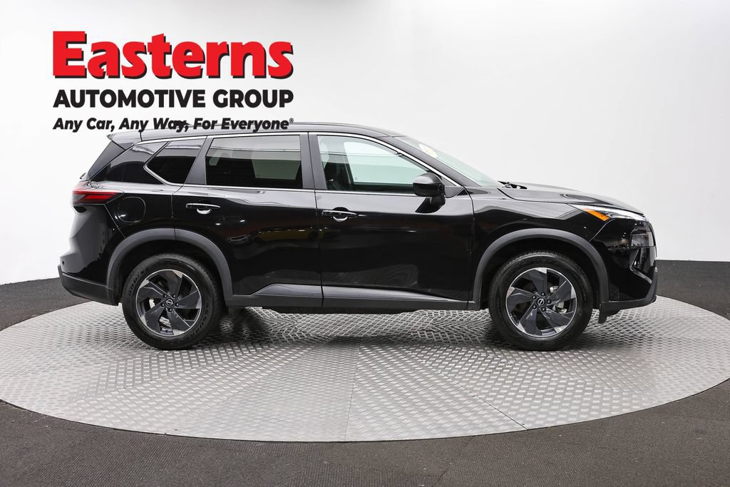 Used 2024 Nissan Rogue SV AWD/4WD image 4