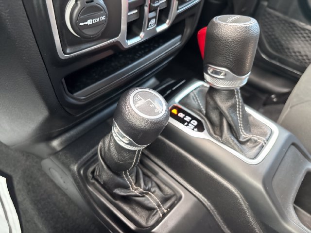 Used 2021 Jeep Gladiator Overland AWD/4WD image 17