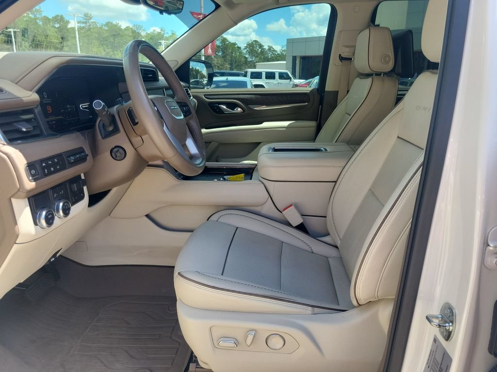 Used 2023 GMC Yukon Denali w/ Denali Reserve Package RWD image 16