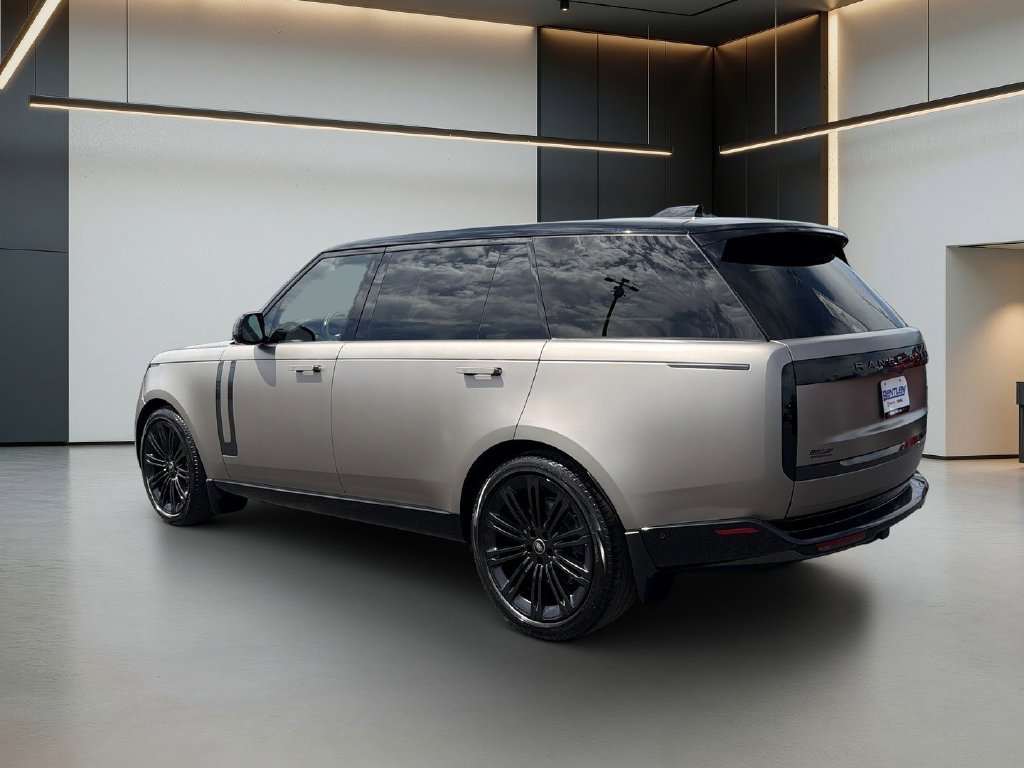 Used 2023 Land Rover Range Rover Long Wheelbase SE AWD/4WD image 3