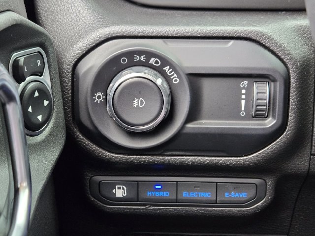 Used 2023 Jeep Wrangler Unlimited Rubicon 4xe w/ Cold Weather Group AWD/4WD image 25