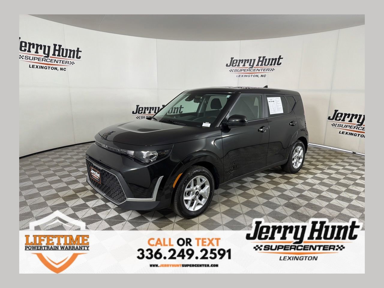 Used 2025 Kia Soul LX image 1