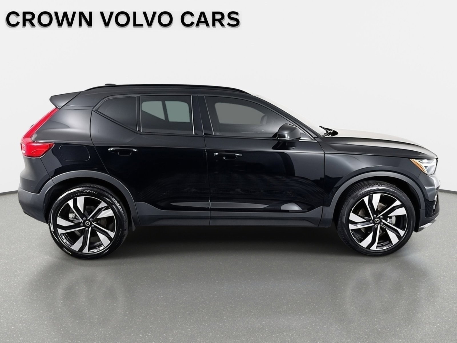 Used 2023 Volvo XC40 B5 Plus w/ Climate Package AWD/4WD image 5