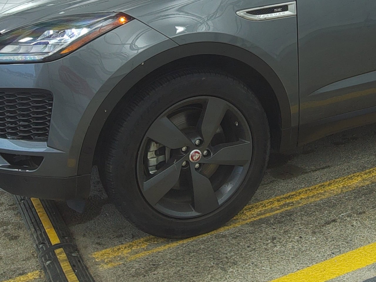 Used 2020 Jaguar E-PACE SE image 11