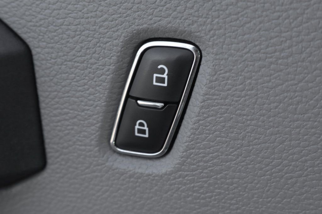 Used 2018 Ford F250 XL w/ Power Equipment Group image 17