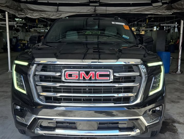 Used 2025 GMC Yukon XL Elevation AWD/4WD image 5