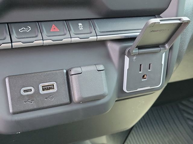 Certified 2025 Chevrolet Silverado 1500 Custom AWD/4WD image 31