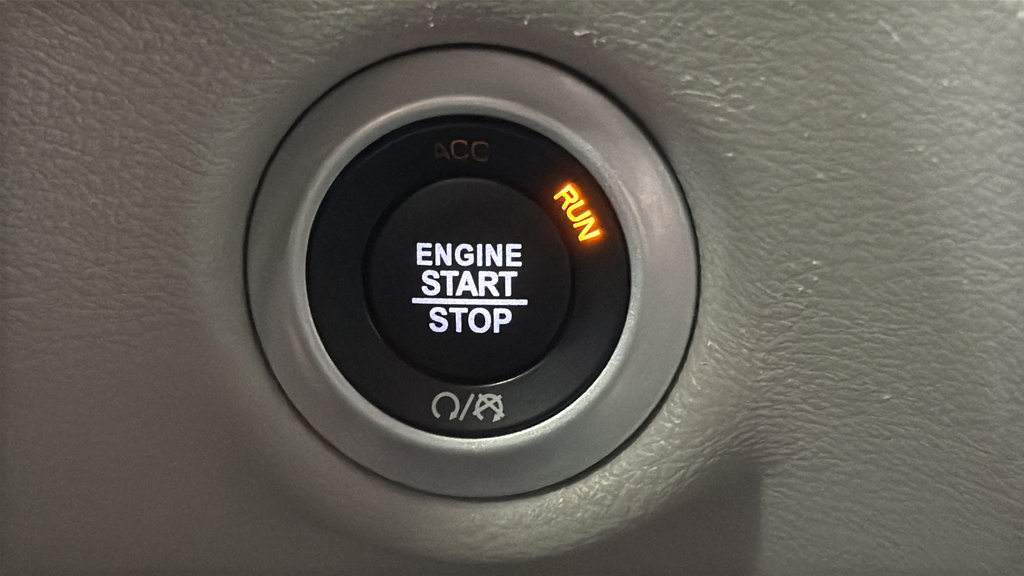 Used 2024 Chrysler Pacifica Touring-L FWD image 21