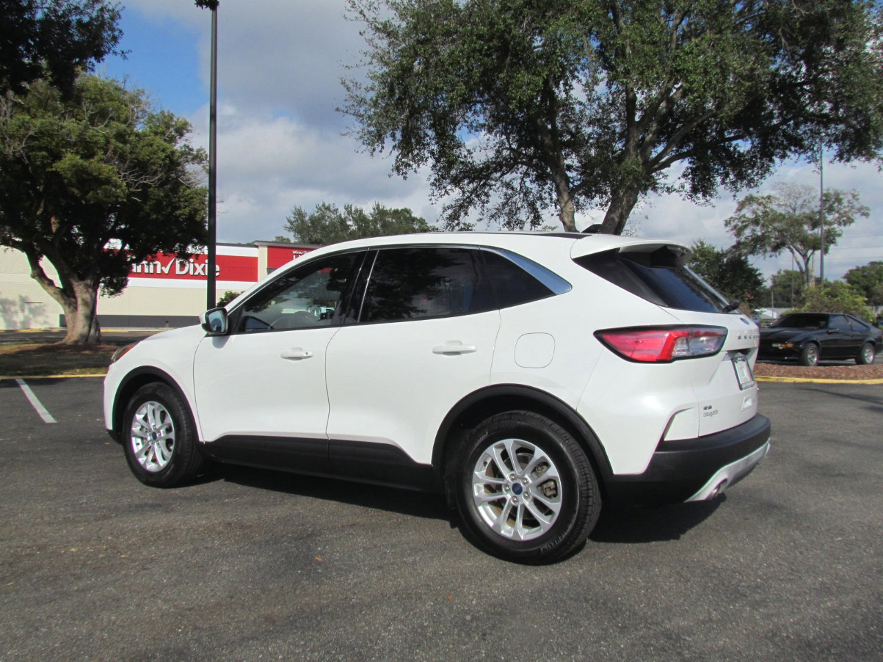 Used 2020 Ford Escape SE FWD image 7