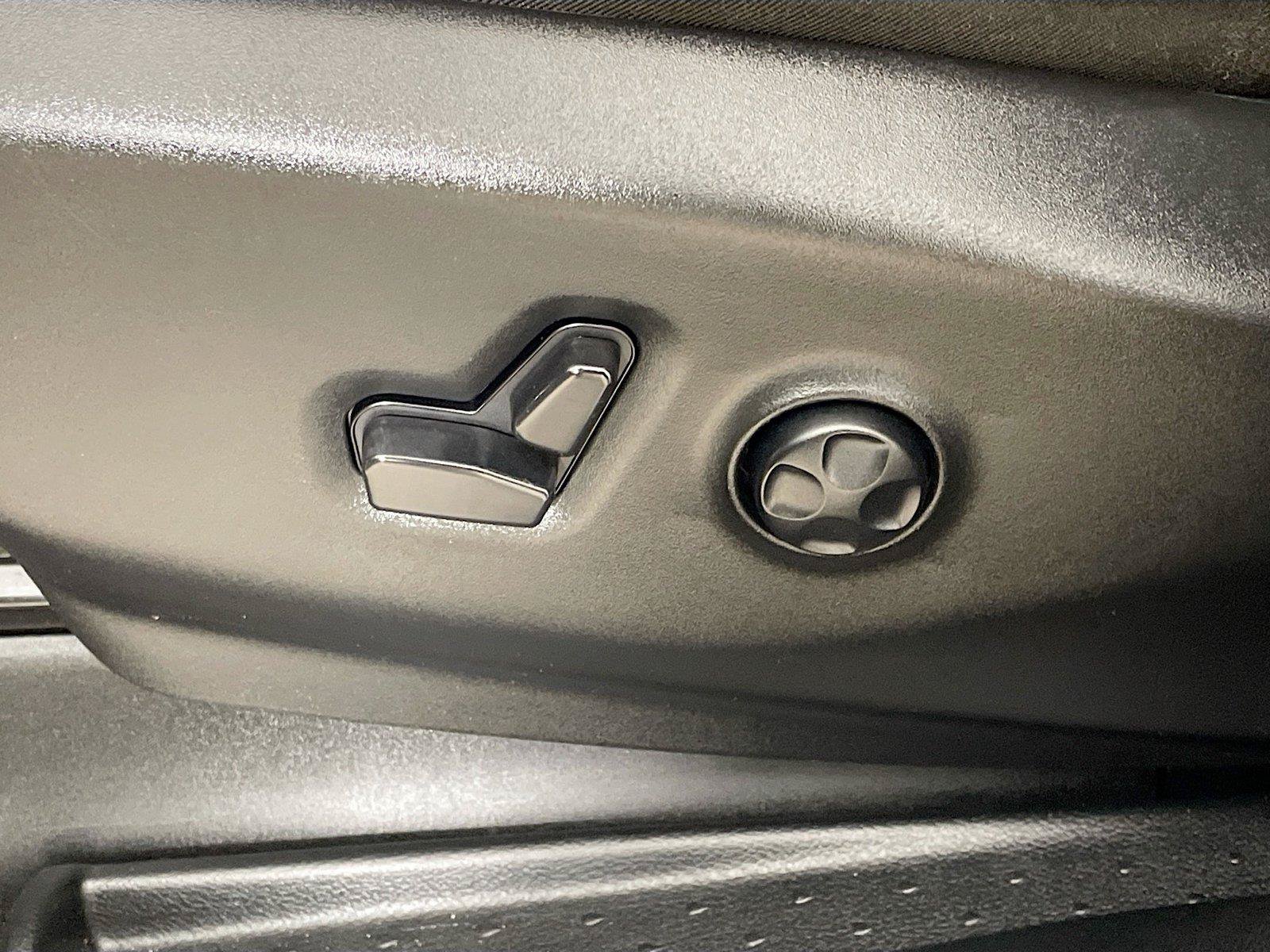 Used 2025 Chrysler Pacifica Limited FWD image 23