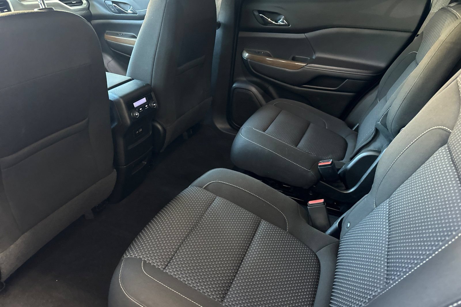 Used 2021 GMC Acadia SLE FWD image 15