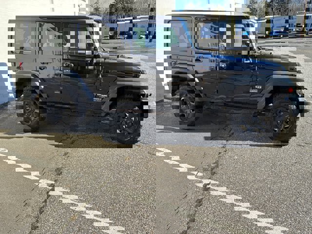 Used 2018 Jeep Wrangler Unlimited Sport w/ Connectivity Group image 10