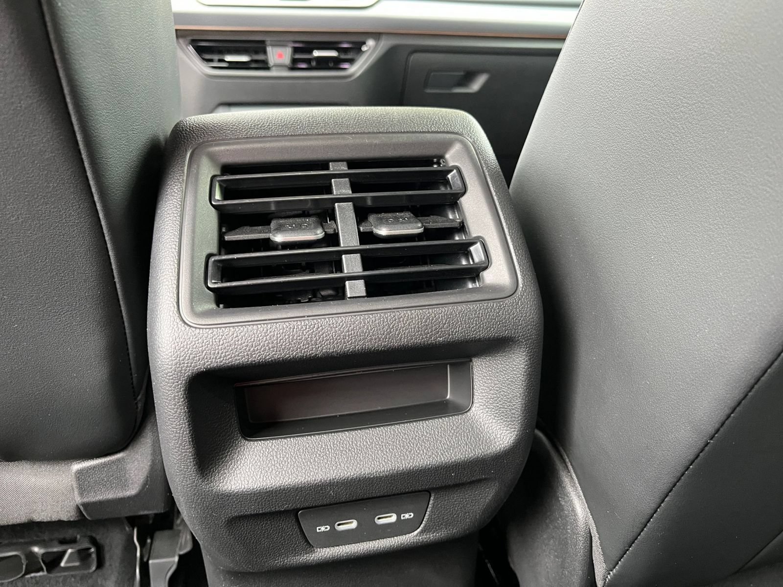 Used 2026 Volkswagen Tiguan SE AWD/4WD image 24