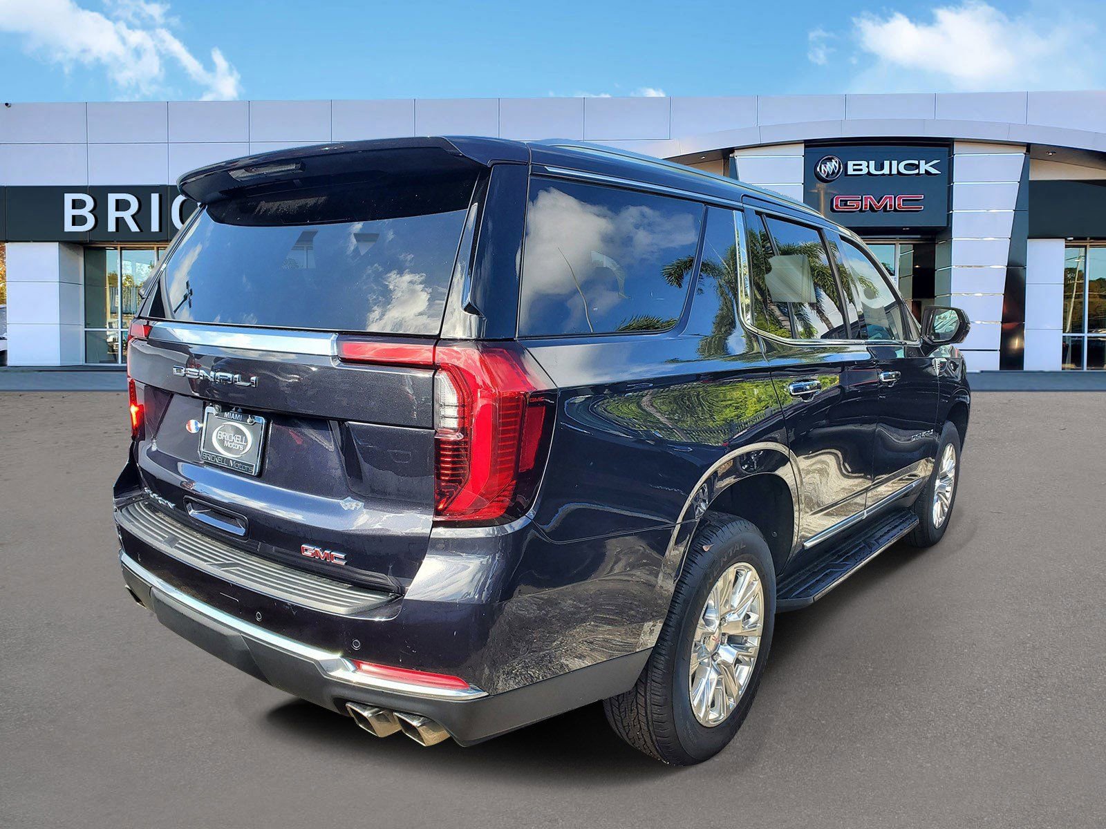 Used 2025 GMC Yukon Denali RWD image 5