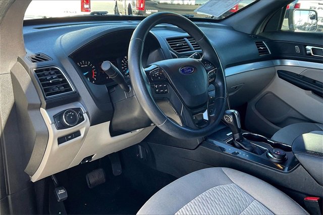 Used 2019 Ford Explorer Base w/ Class III Trailer Tow Package image 13