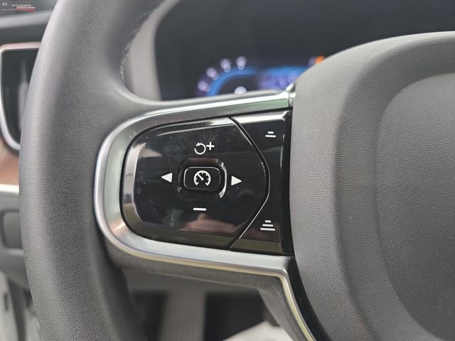 Used 2023 Volvo XC60 B5 Plus image 34
