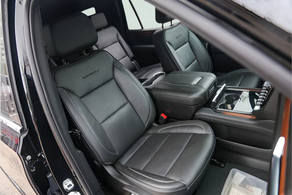 Certified 2025 GMC Yukon Denali image 33