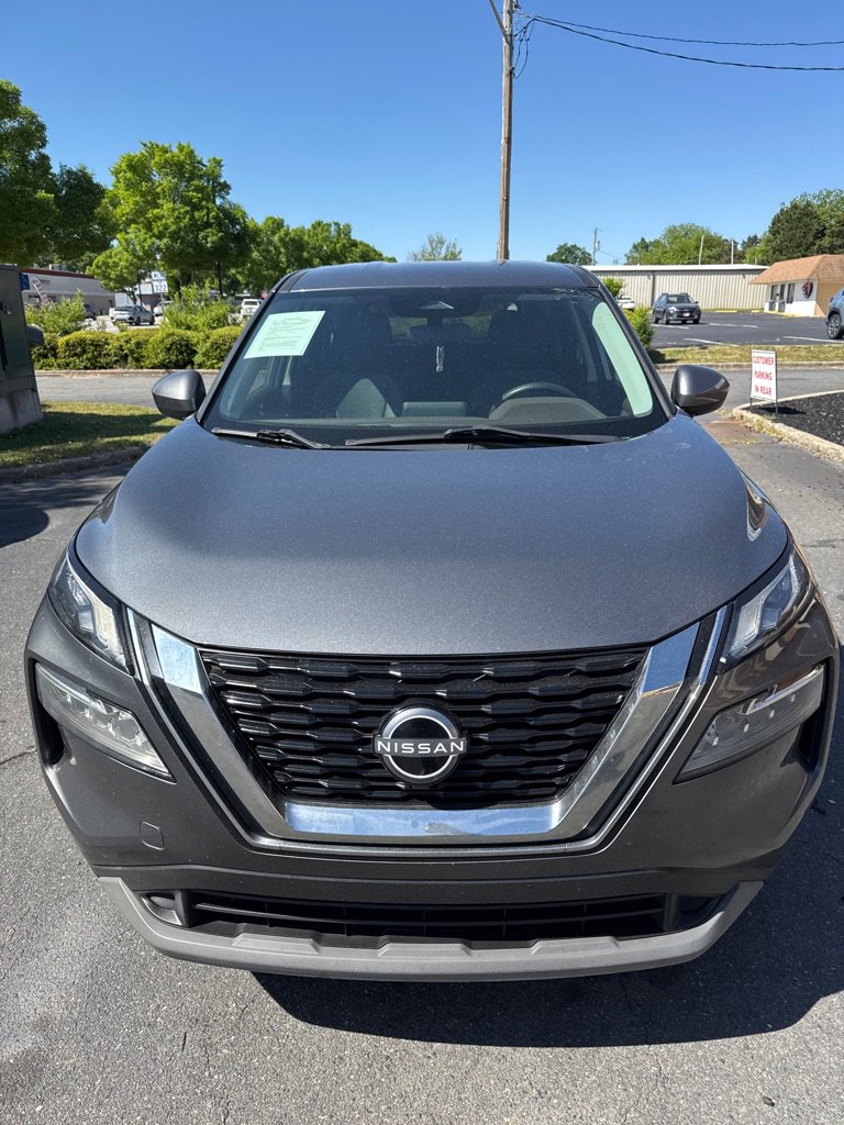 Used 2023 Nissan Rogue SV image 2