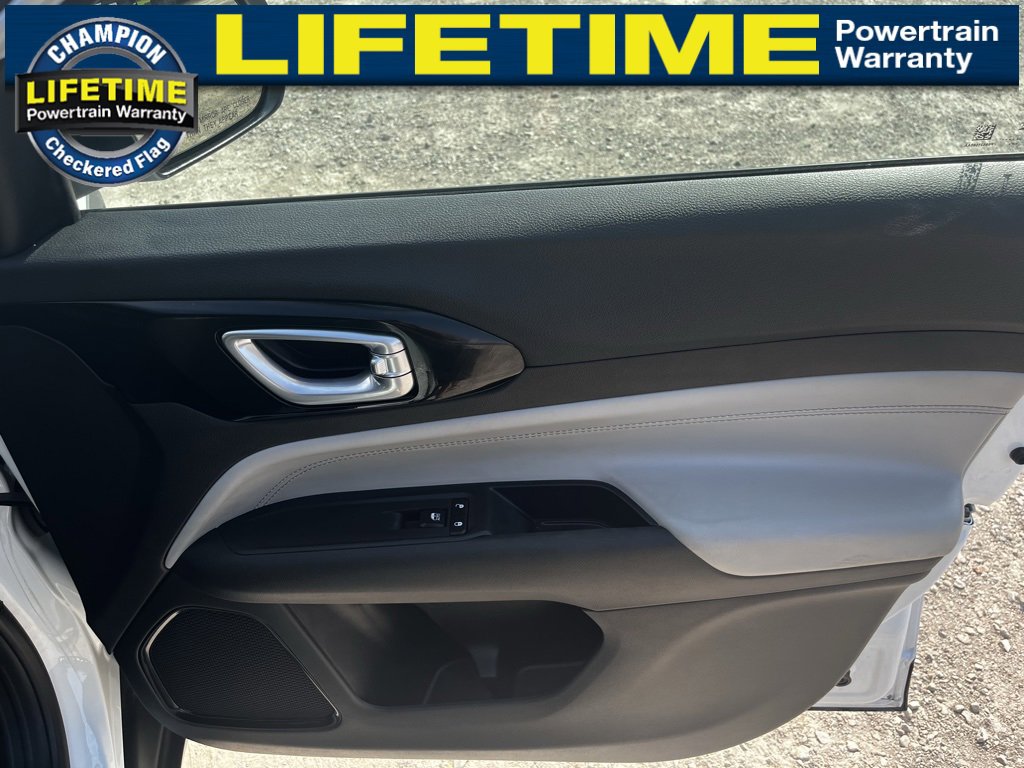 Used 2025 Jeep Compass Limited image 36