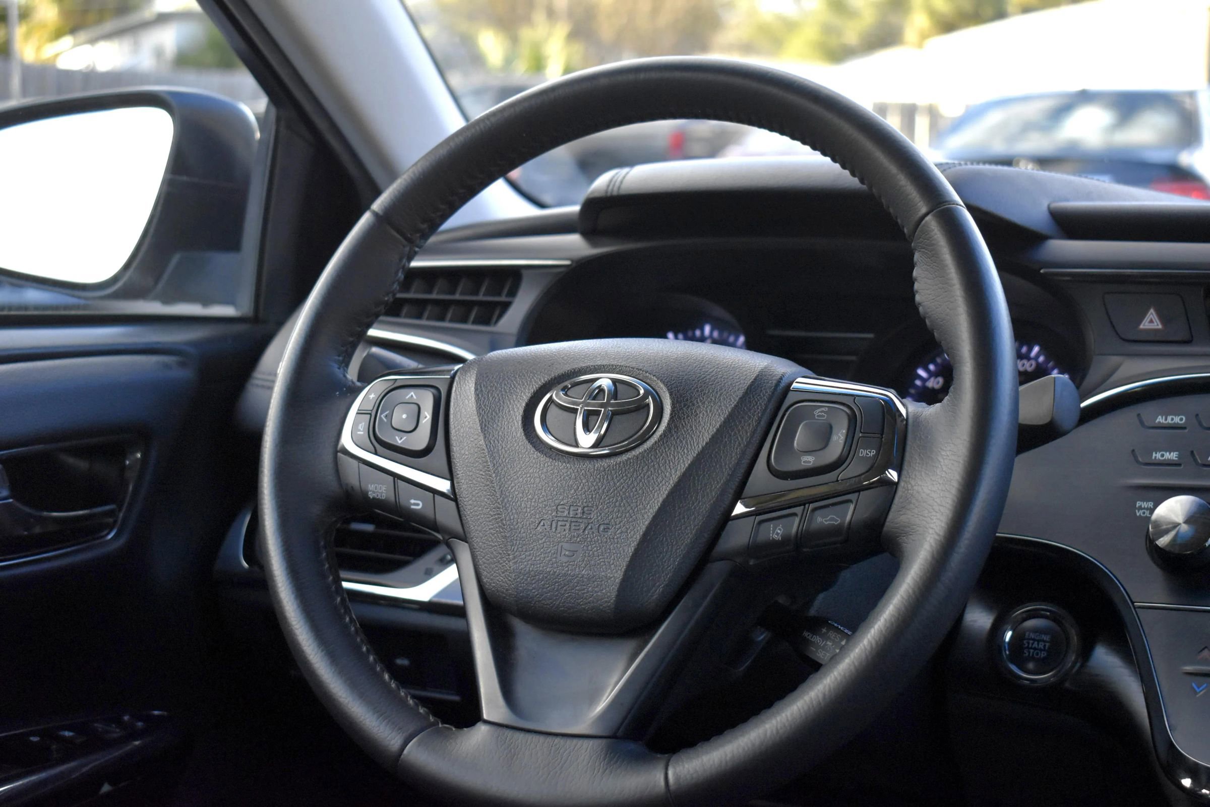 Used 2018 Toyota Avalon XLE image 12