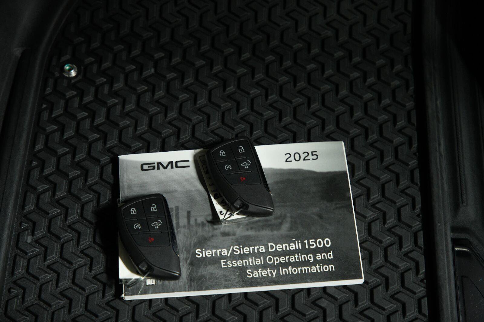 Used 2025 GMC Sierra 1500 AT4 w/ AT4 Premium Package AWD/4WD image 24