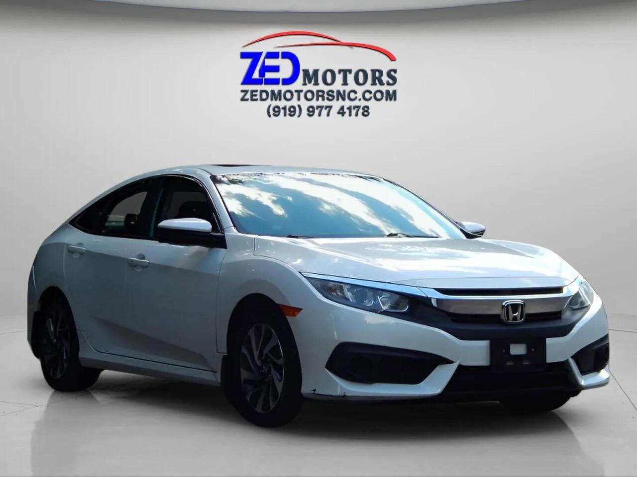 Used 2018 Honda Civic EX image 3