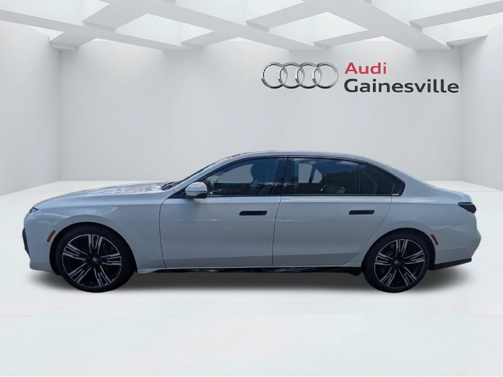 Used 2023 BMW i7 xDrive60 w/ Parking Assistance Package AWD/4WD image 8