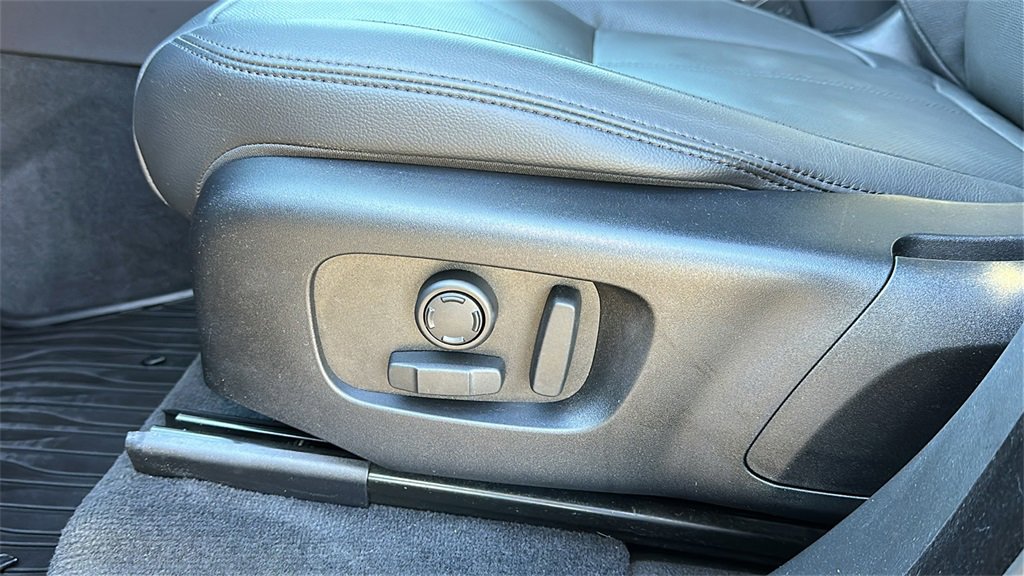 Certified 2025 Land Rover Range Rover Velar S image 9