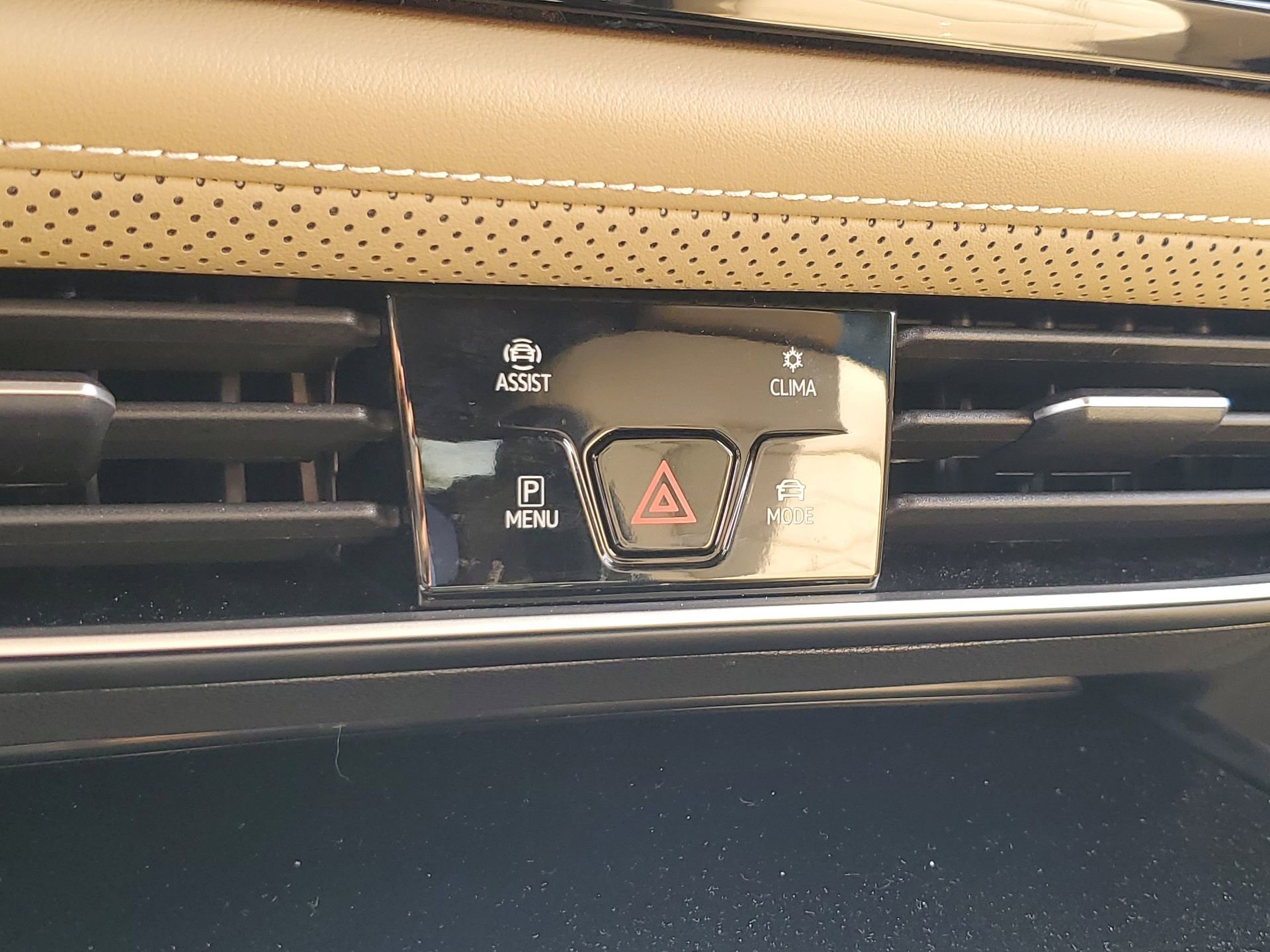 Used 2025 Volkswagen Atlas Cross Sport SE w/ Black Wheel Package image 28