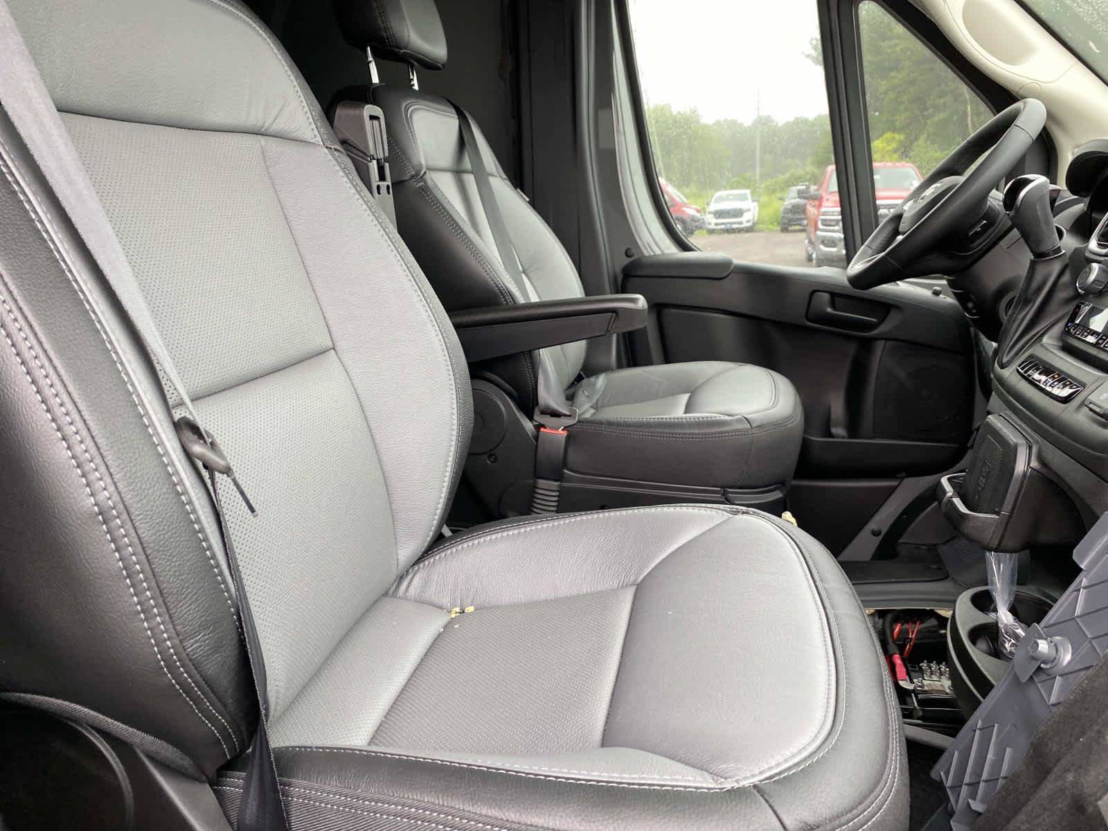 Used 2025 RAM ProMaster 3500 w/ Quick Order Package 22H SLT+ FWD image 24