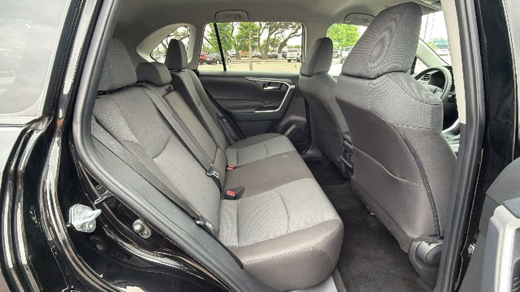 Certified 2025 Toyota RAV4 XLE FWD image 38