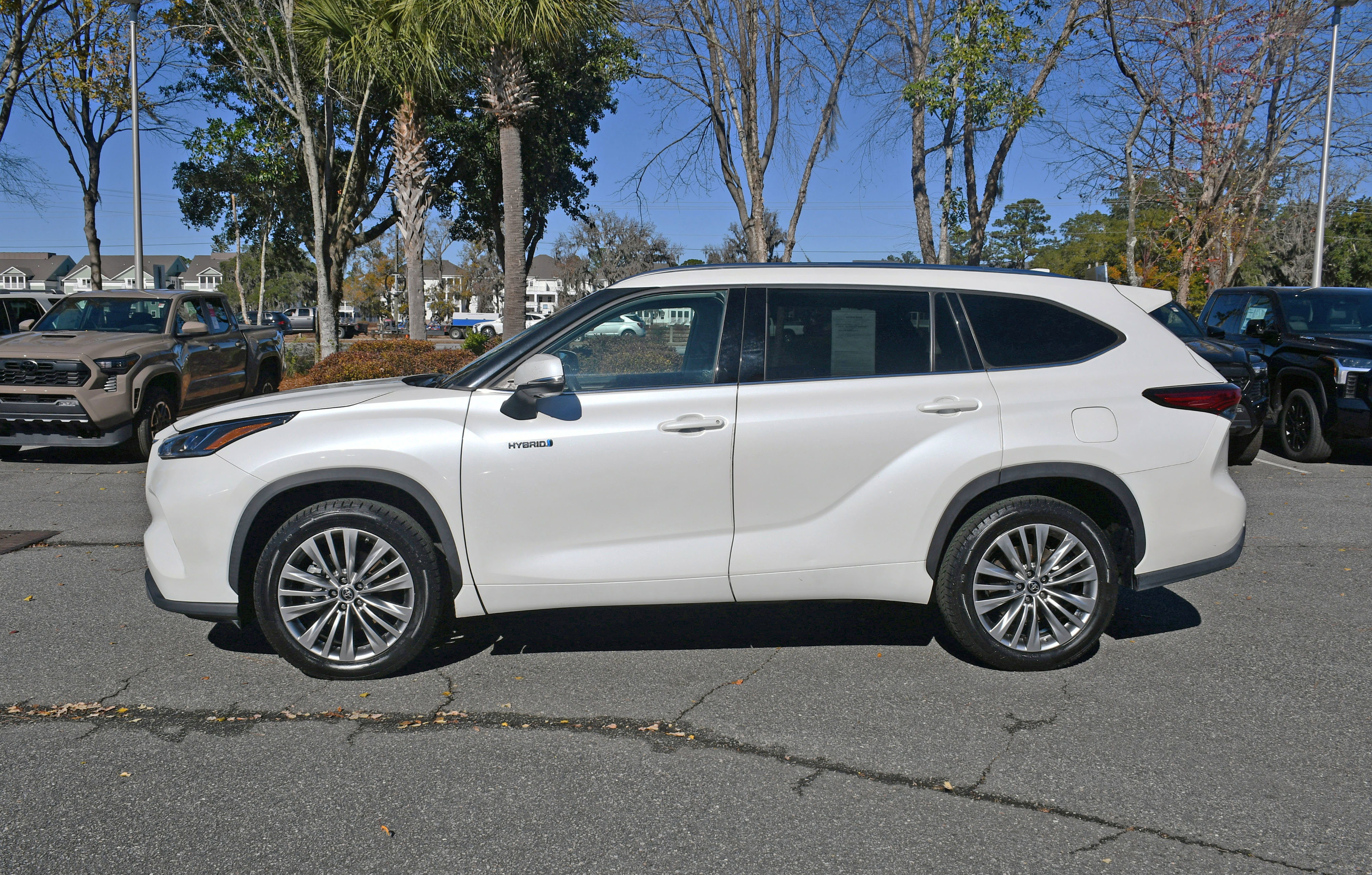 Used 2021 Toyota Highlander Platinum image 2