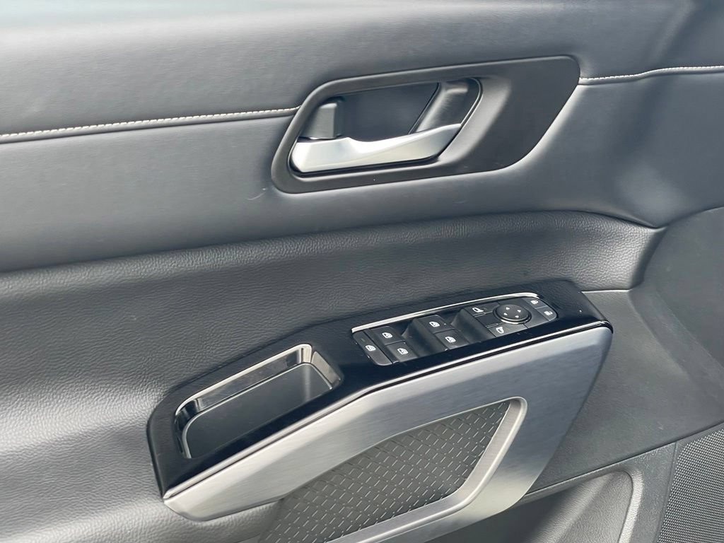 Certified 2022 Nissan Pathfinder SL AWD/4WD image 14