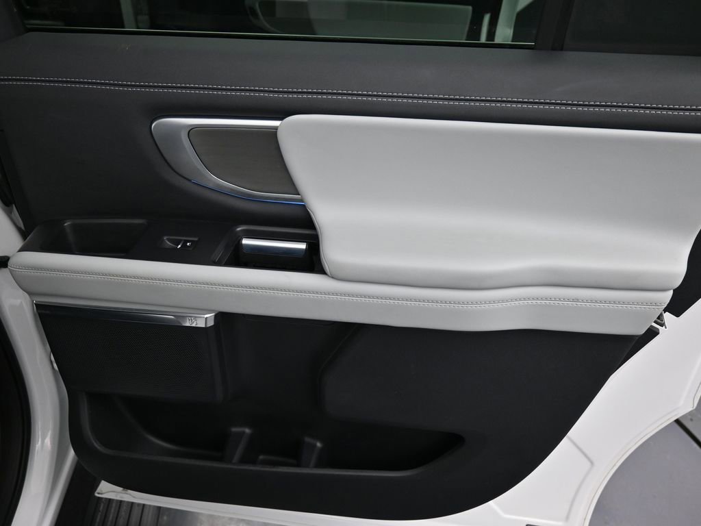 Certified 2025 Ford Expedition Max Platinum image 28