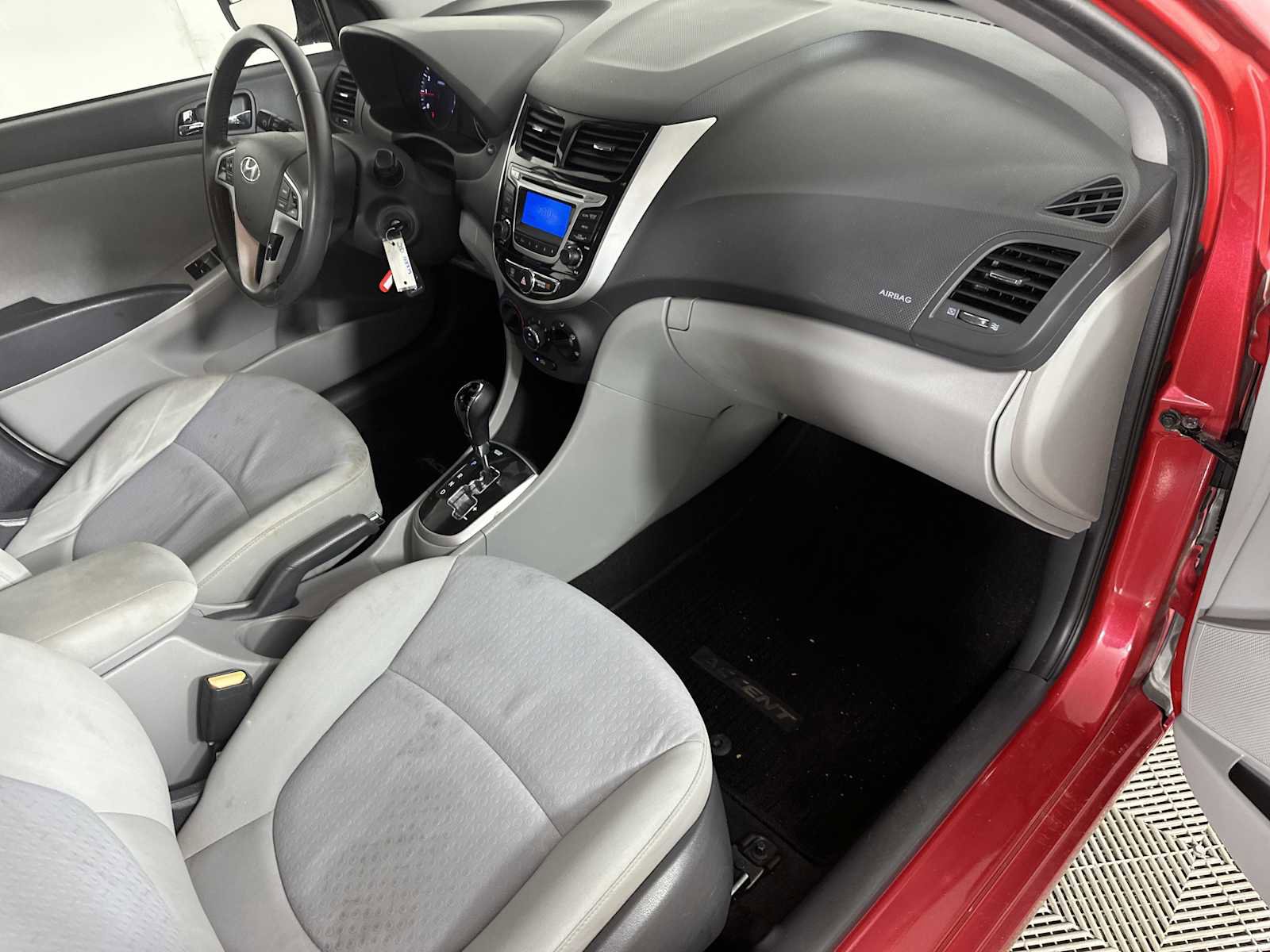 Used 2014 Hyundai Accent SE FWD image 29