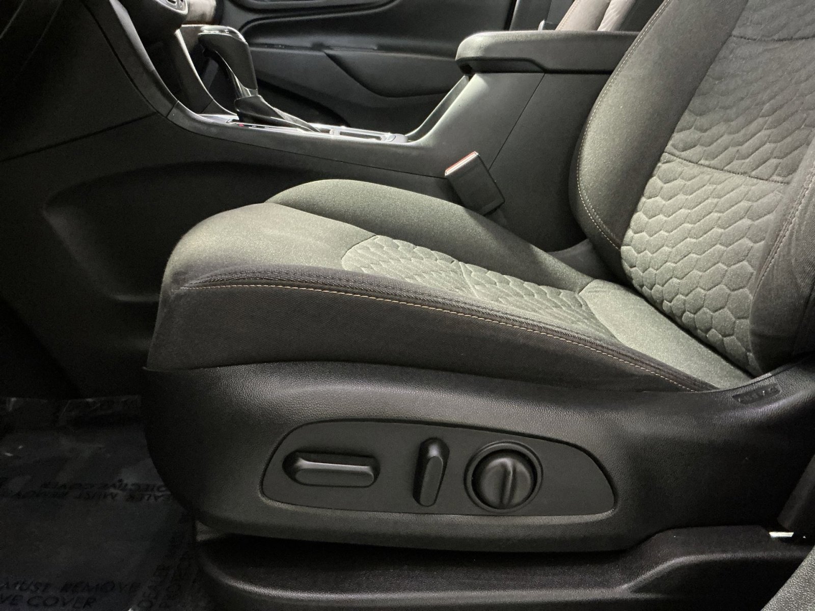 Used 2020 Chevrolet Equinox LT FWD image 15