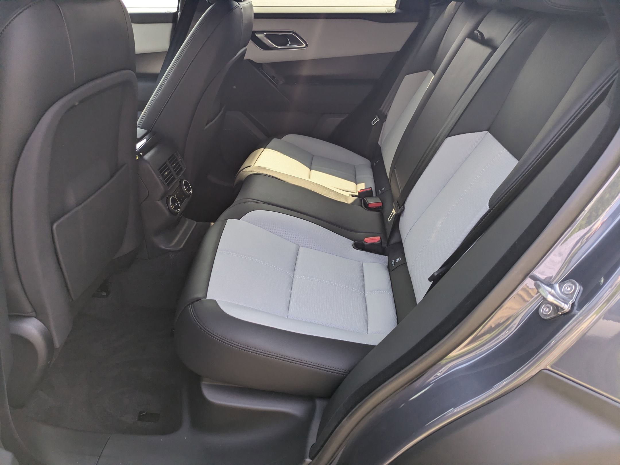 New 2026 Land Rover Range Rover Velar Dynamic SE image 25