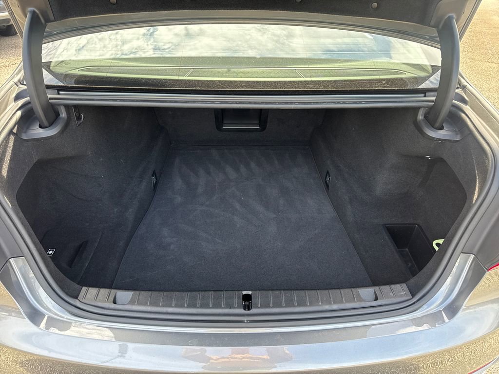 Used 2018 BMW 750i xDrive image 18