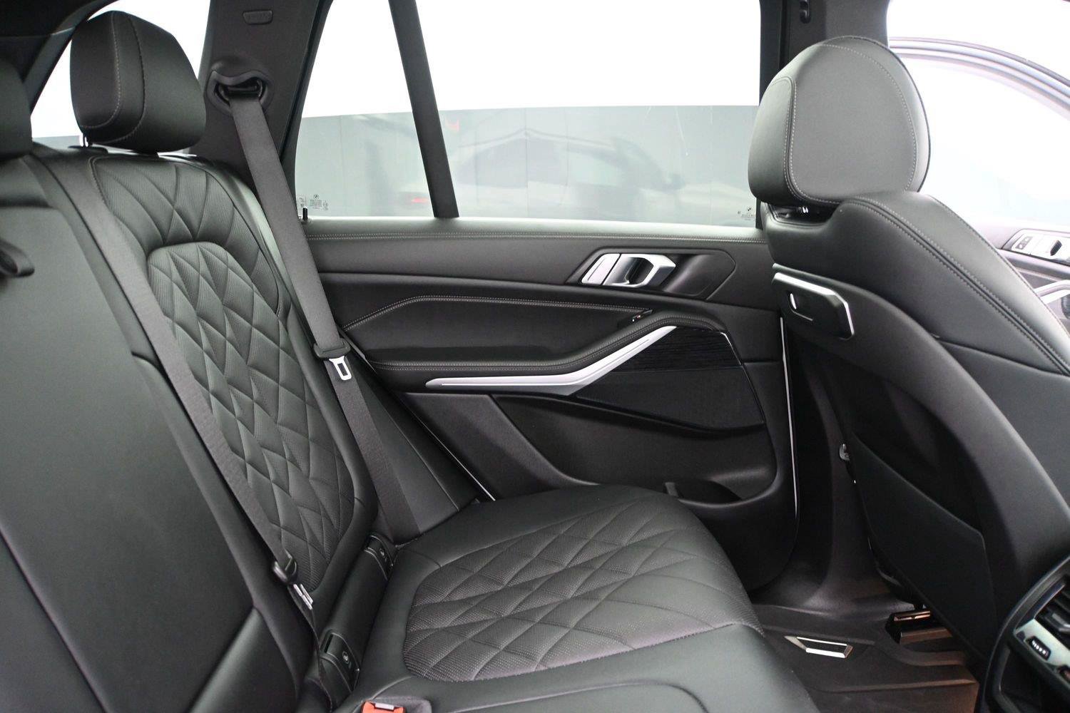 Used 2024 BMW X5 xDrive40i w/ M Sport Package AWD/4WD image 28