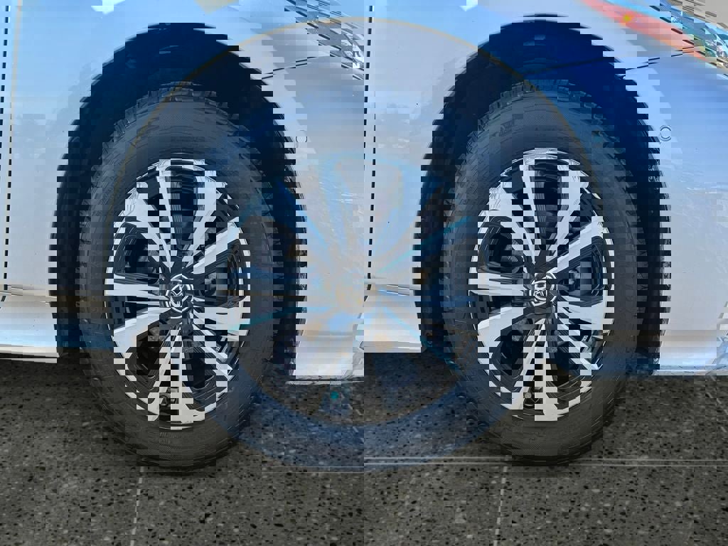 Used 2017 Toyota Prius Prime Advanced image 9