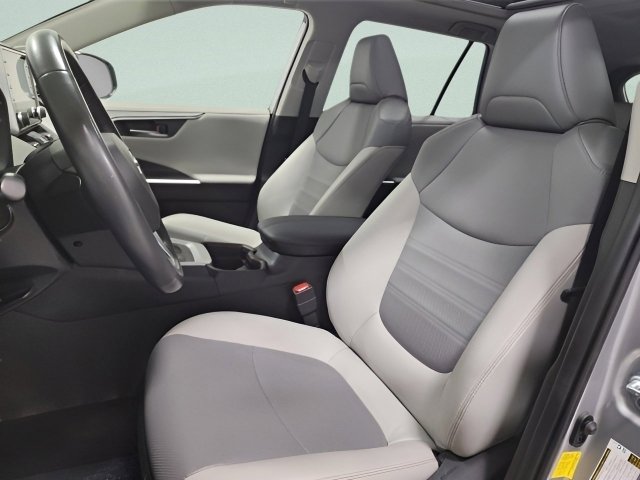 Used 2020 Toyota RAV4 Limited image 25