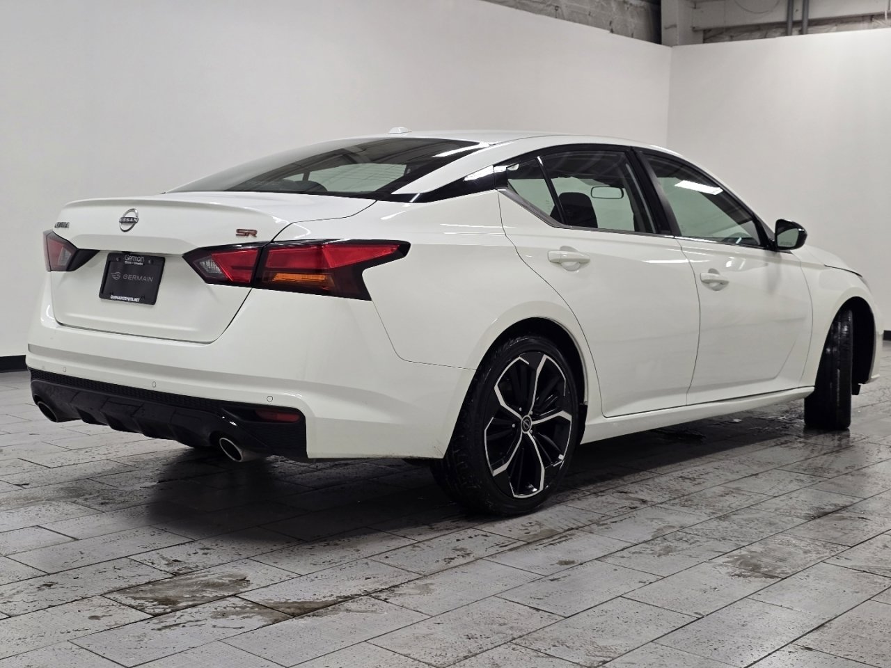 Used 2024 Nissan Altima 2.5 SR image 14