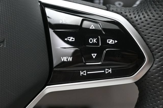 Used 2023 Volkswagen Tiguan SE R-Line FWD image 18