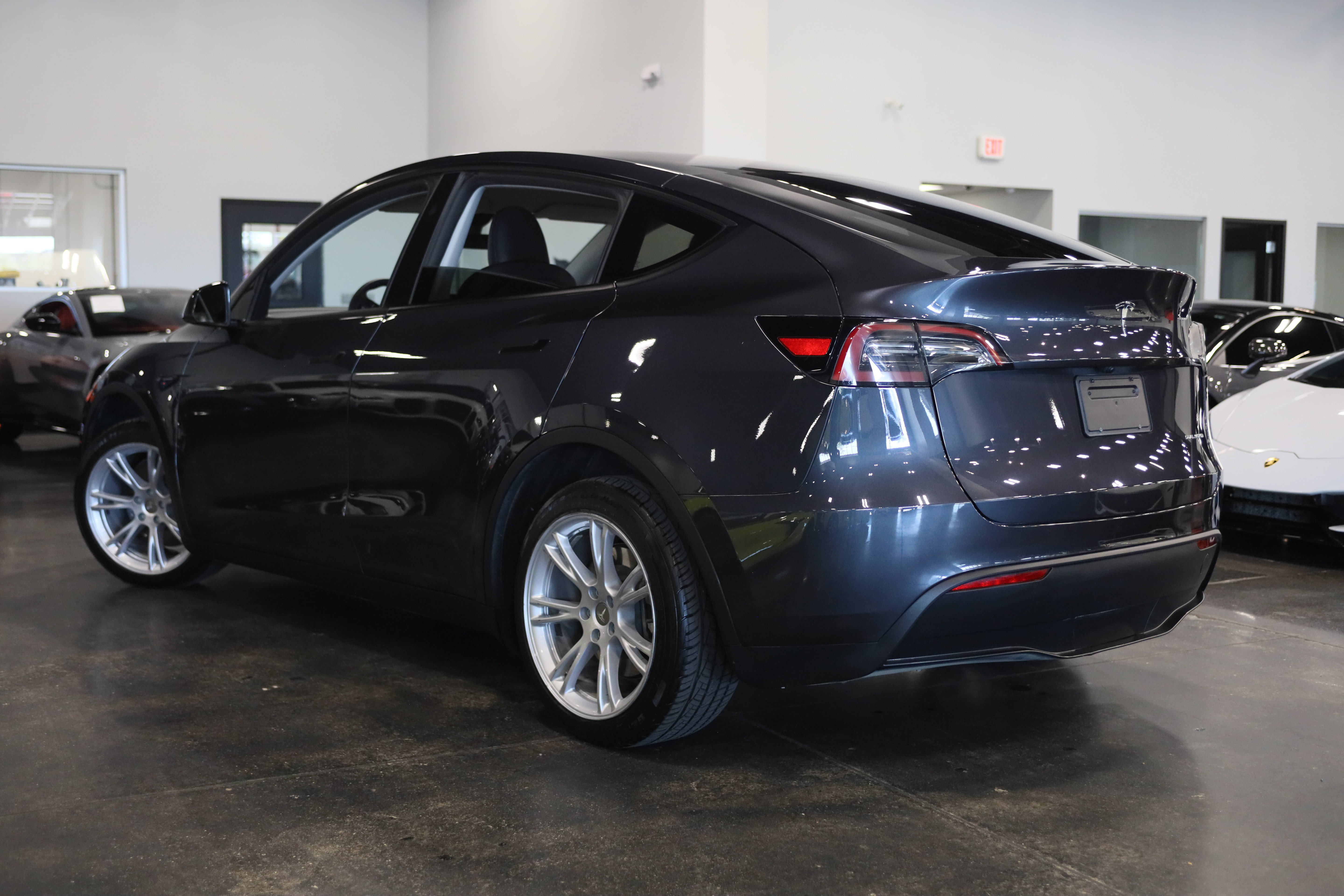 Used 2024 Tesla Model Y Long Range AWD/4WD image 4
