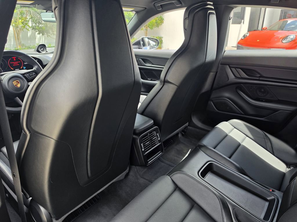 Used 2022 Porsche Taycan image 12