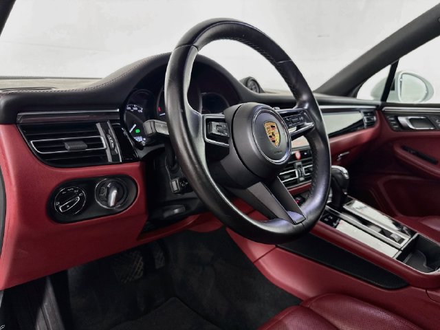 Used 2023 Porsche Macan AWD/4WD image 19