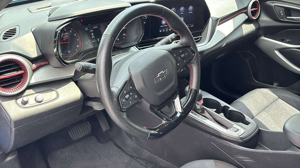 Used 2024 Chevrolet Trax RS FWD image 22