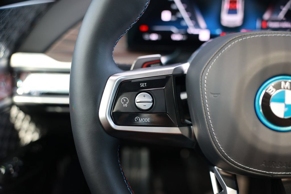 Used 2025 BMW i7 M70 w/ Executive Package AWD/4WD image 20