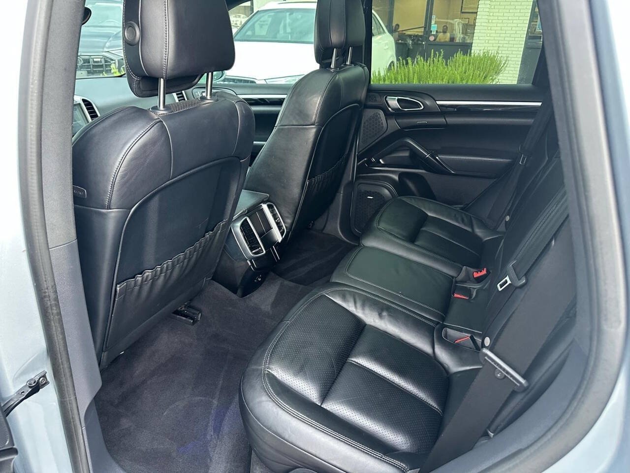 Used 2017 Porsche Cayenne Platinum Edition AWD/4WD image 15
