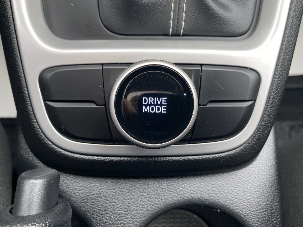 Used 2023 Hyundai Venue SEL image 28